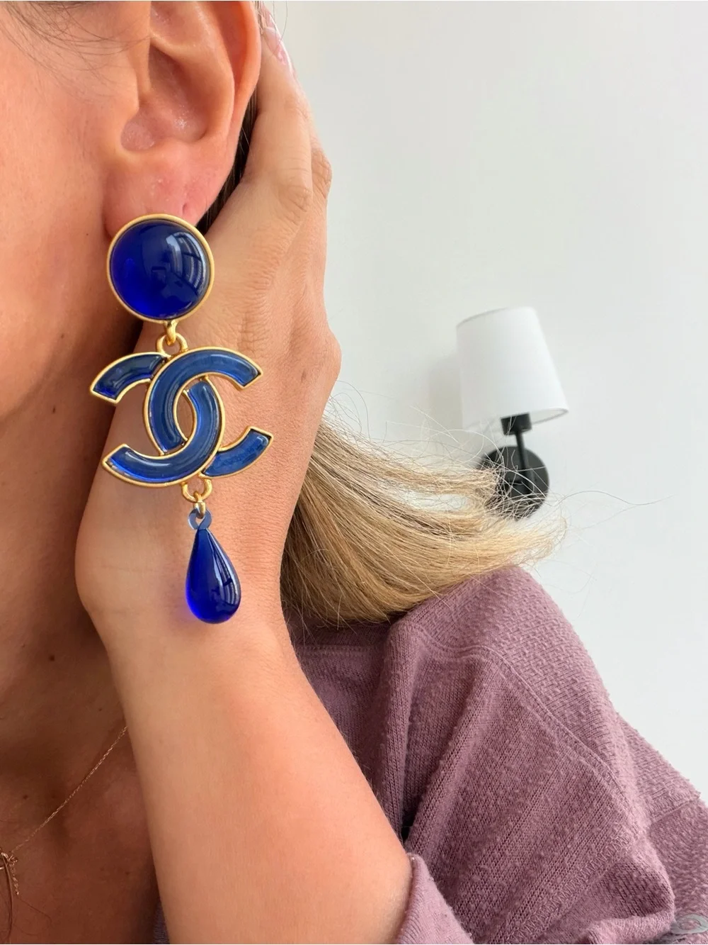 💙Vintage CHANEL Gold-Tone and Deep Blue CC Drop Earrings✨ - Picture 7 of 7
